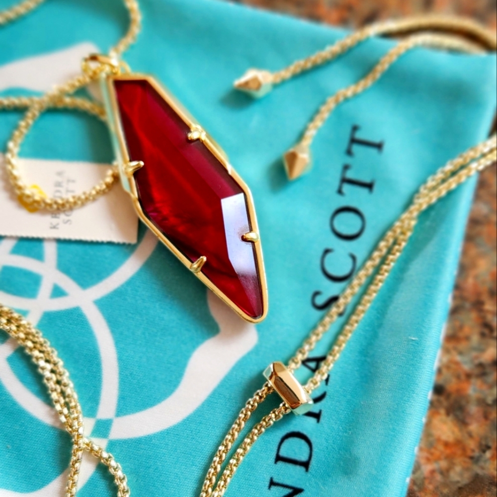 Sold Kendra scott Beatrice  necklace Burgundy  New